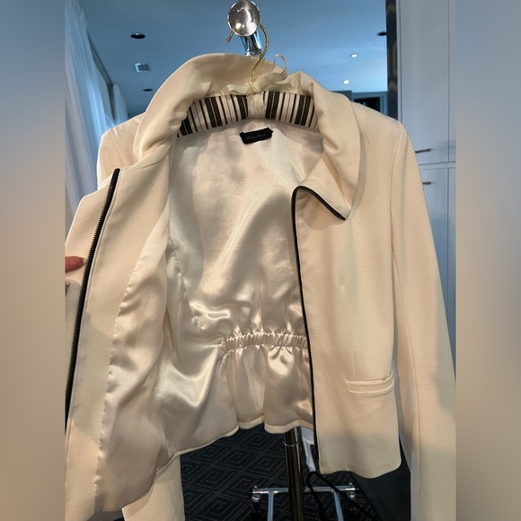 Beautiful ivory wool blend jacket, fully lined by CC Couture. - Picture 3 of 4